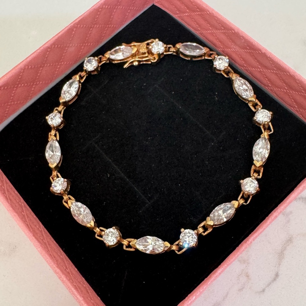 Women’s Jewelry Bracelet Gold Tone marquis and round cut Tennis Bracelet. 7 in